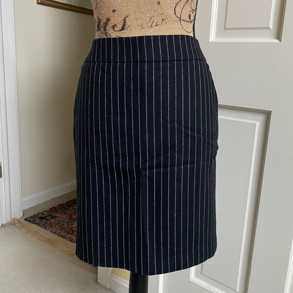 Armani Collezioni Wool Black and White Pinstriped Skirt Women’s Size 6